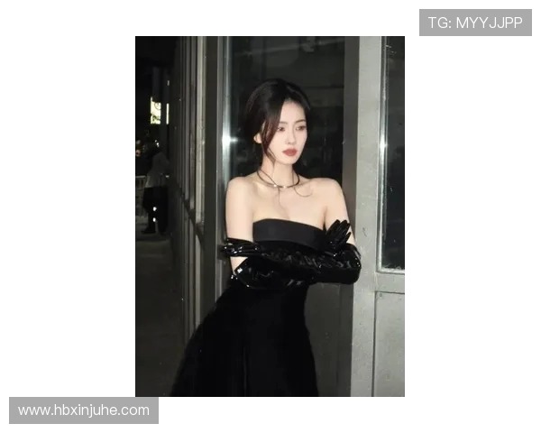 黑珍珠与白玫瑰同框亮相科比大女儿携手白鹿时尚秀场吸睛